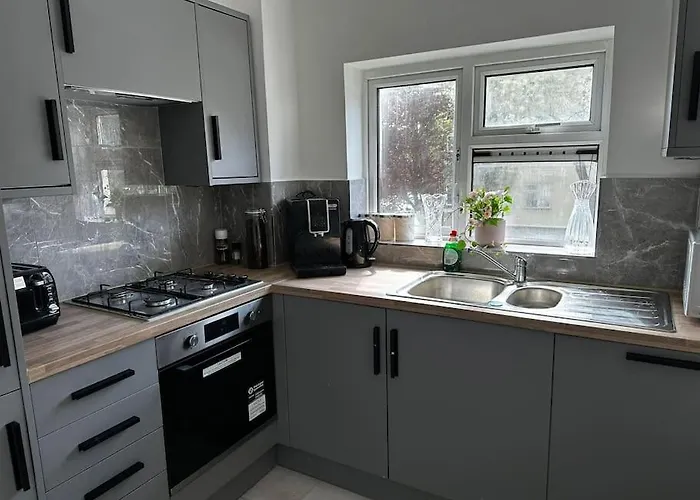 Oxfords 5 Star Lux 2 Bedroom Flat Near Jr 5 Pax, Permit Parking